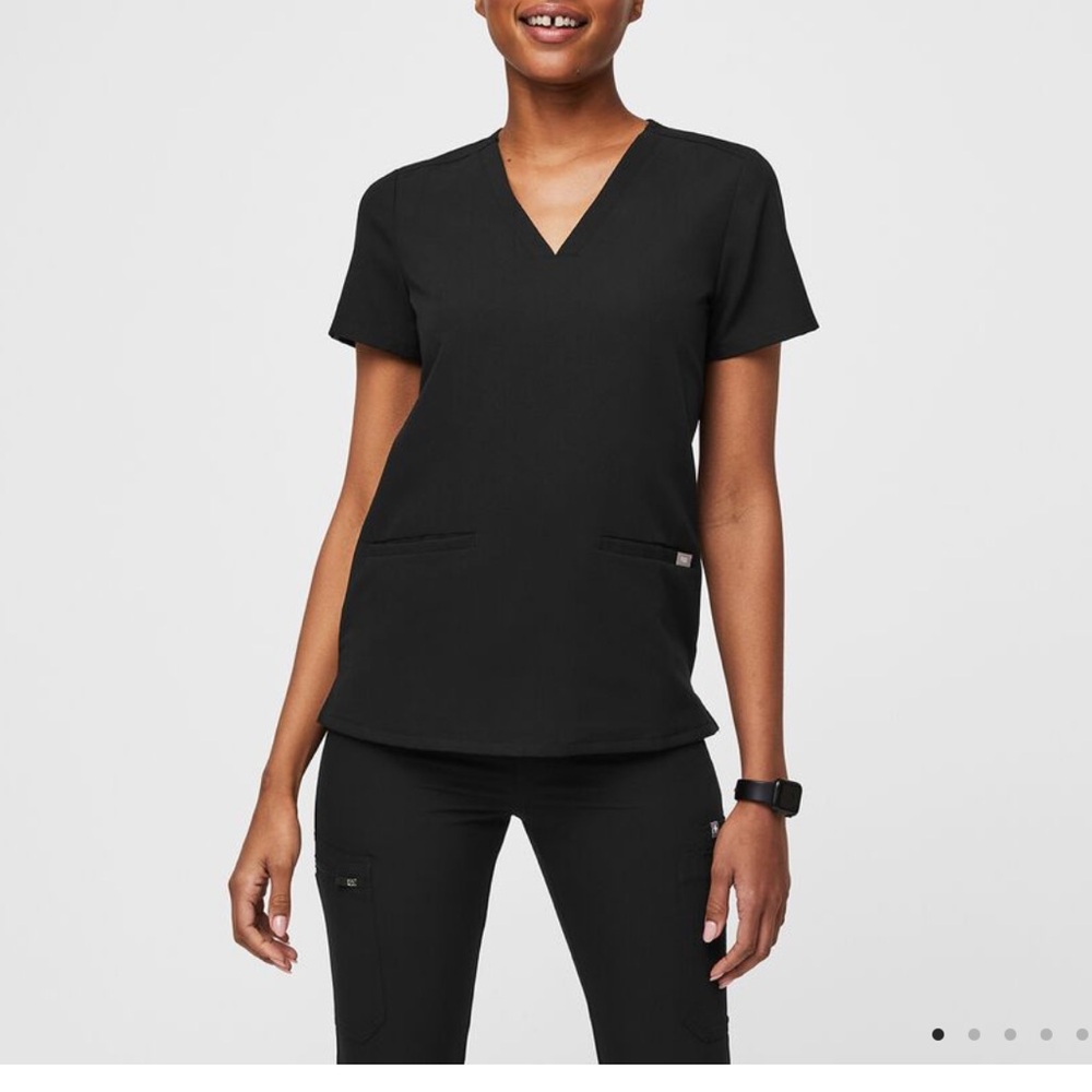 Figs - Black Casma Three-Pocket Scrub Top - Black